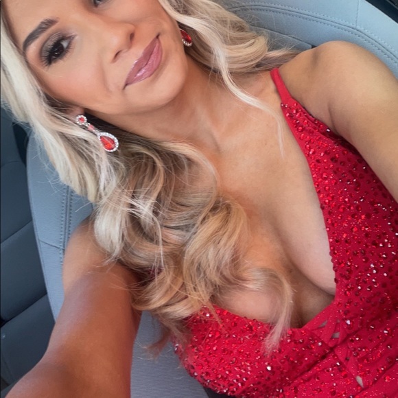 red prom dress! - Picture 5 of 5